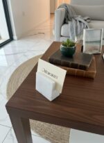 Porte-cartes en marbre blanc – Image 2